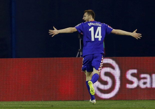 Enam Gol dan Enam Kartu...