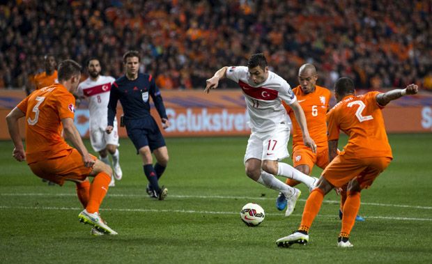 Sneijder Selamatkan...