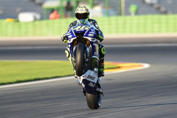 Valentino Rossi, Pahlawan...