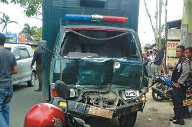 Tiga Mobil Tahanan Kejari...