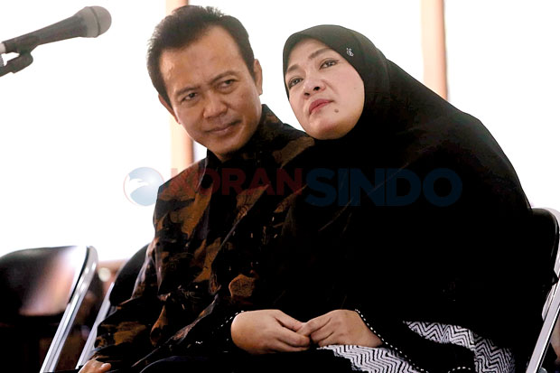 Bupati Karawang Dituntut...