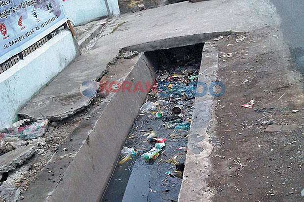 Sampah Tutupi Drainase...