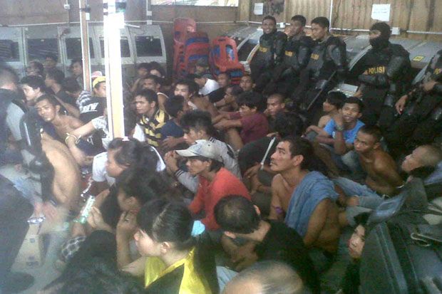 50 Warga dan Berbagai...