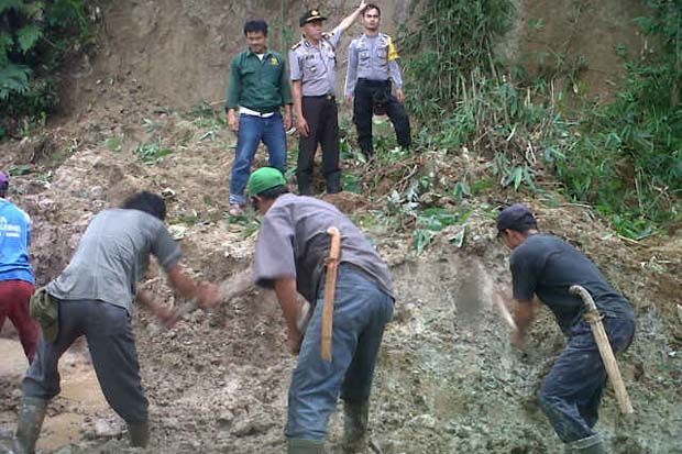 Tebing Longsor di Subang,...