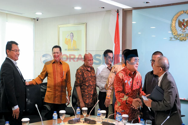 Pimpinan DPR: Ketua...