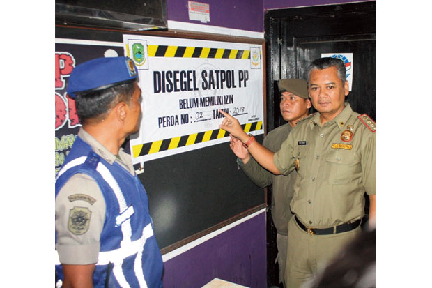 Tiga Kafe yang Beroperasi...