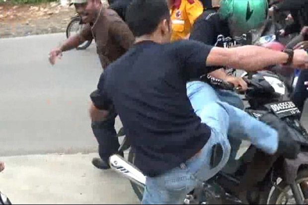 Unjuk Rasa Mahasiswa...