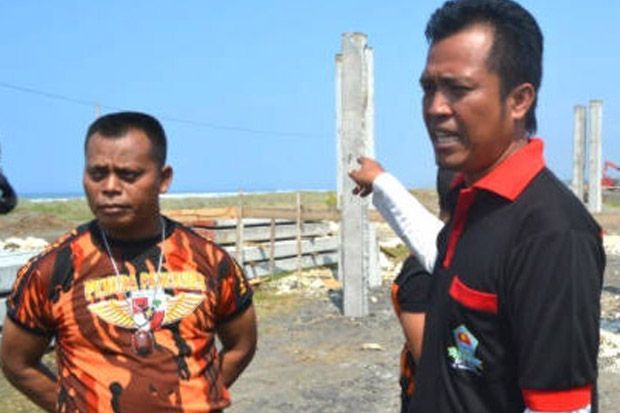 Warga Pangandaran Protes...
