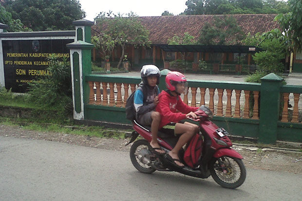 Guru Ikut Pawai, Siswa...