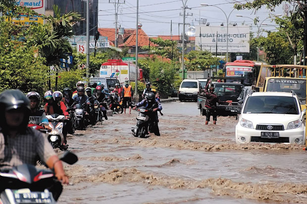 Dua Hari Banjir Kaligawe...