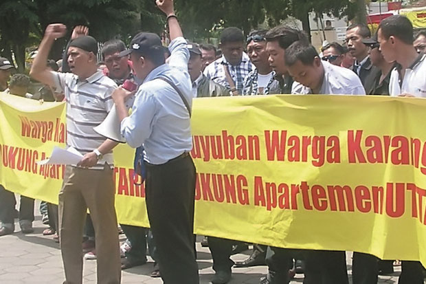 Warga Tuntut Komitmen...