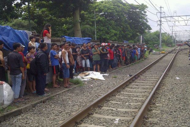 Tersambar Kereta Api,...