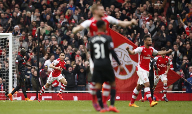 Arsenal Berondong Liverpool...