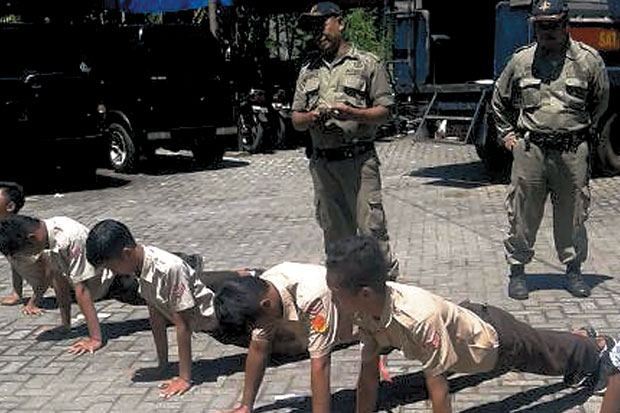 Bolos Sekolah, 8 Pelajar...