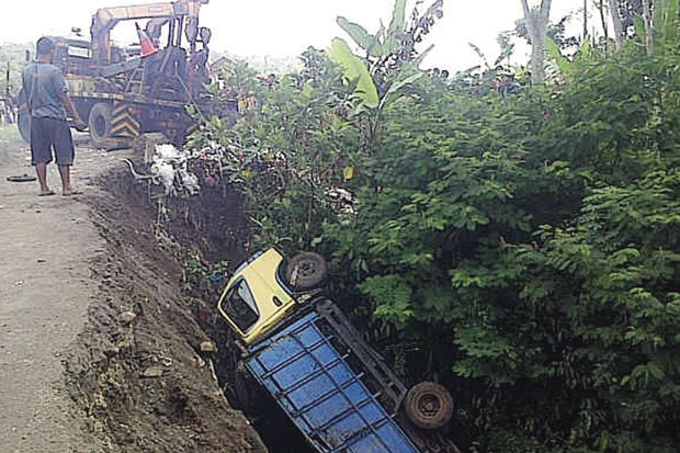 Truk Masuk Jurang, Satu...