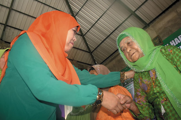 Mensos Khofifah Ajak...