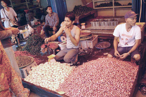 Harga Bawang Merah Merangkak...