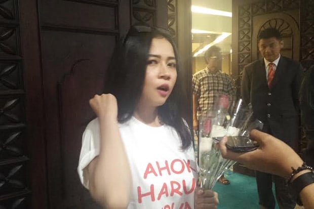 Wanita Cantik Ini Datangi...