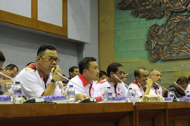 Ancam Arema dan Persebaya,...