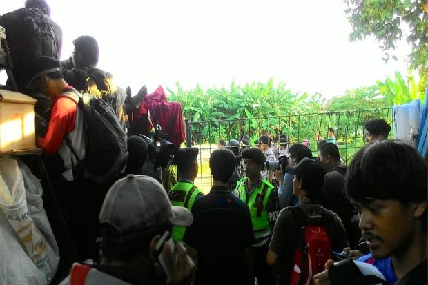 Warga Cium Bau Bahan...