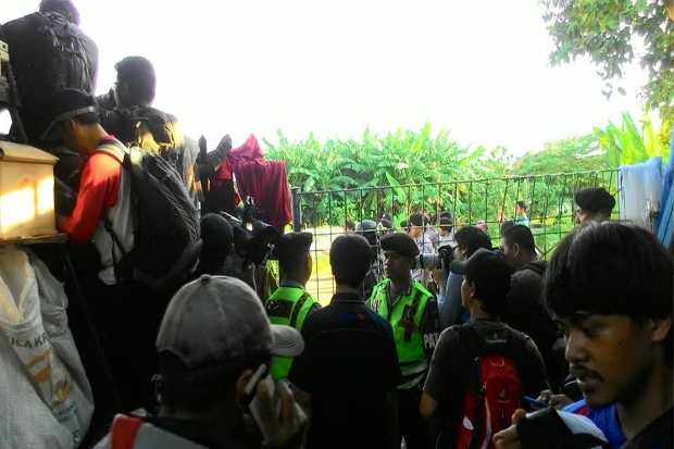 Warga Mulai Tinggalkan...