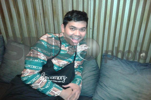 Indra Bekti Bosan Minum...
