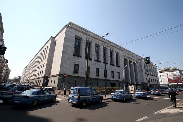 Gedung Pengadilan Diserang,...