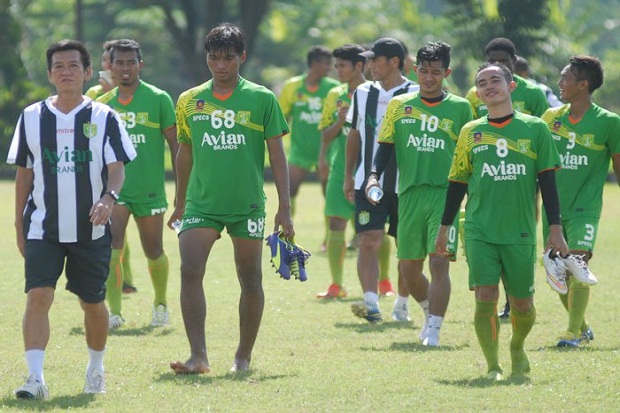 Persebaya Ambil Sisi...