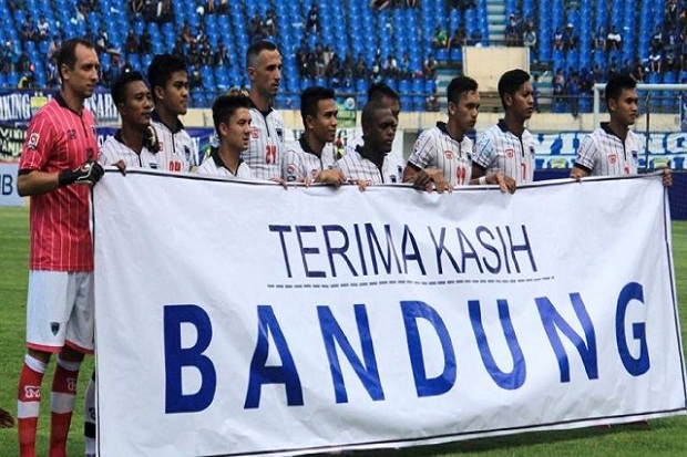 Tinggalkan Bandung,...