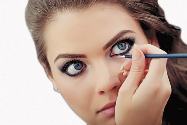 Eyeliner Bisa Merusak...