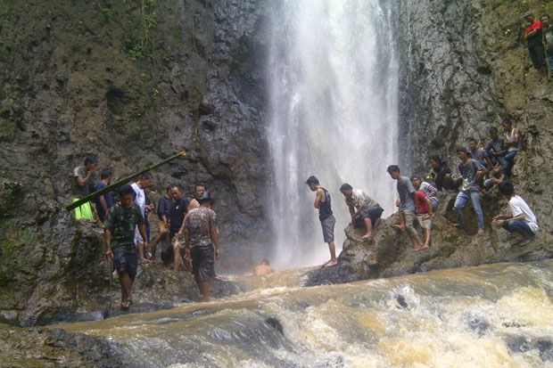 Berenang di Bawah Air...