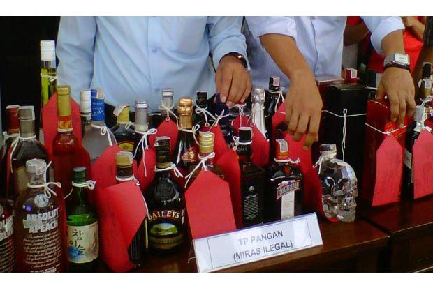 Angkut Ratusan Botol...