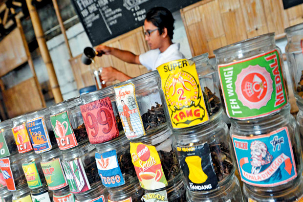 Minum Teh, Menghidupkan