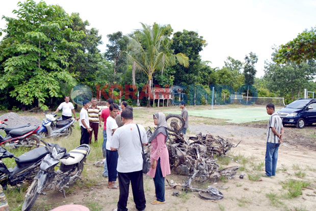 9 Motor Warga Dibakar