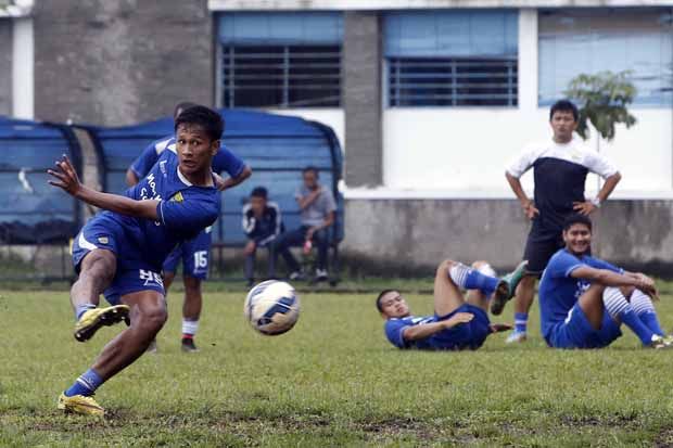 Tanpa Spaso, Djadjang...