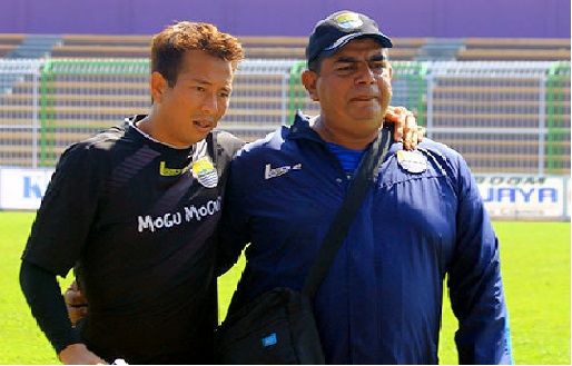 Kiper Persib Ikuti Jejak...