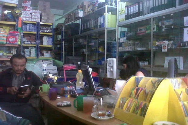 Toko Buku Dibobol Maling,...