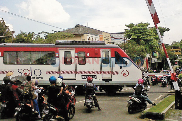 163 Perlintasan Railbus...