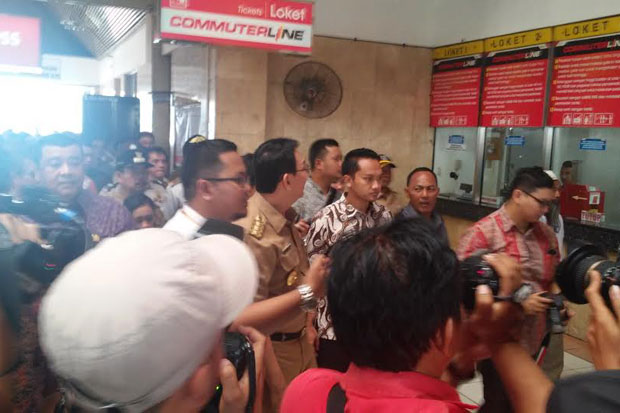 Ahok Datang, Eskalator...