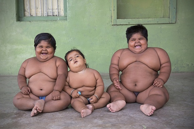 Tiga Anak Kelewat Gendut,...