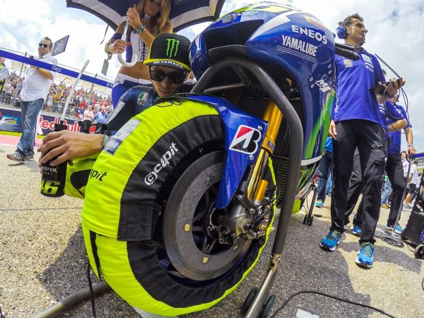 Rossi Lakukan Ritual...