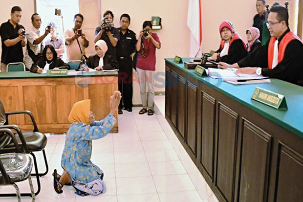 Bersimpuh, Asyani Kembali...