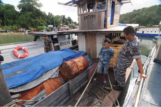 TNI AL Gagalkan Penyelundupan...