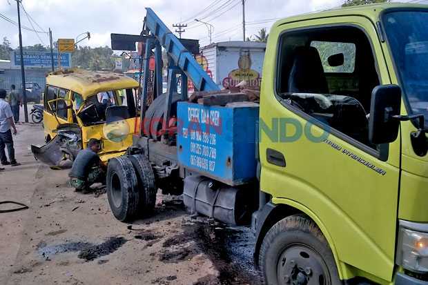 Truk Tabrak Enam Kendaraan,...