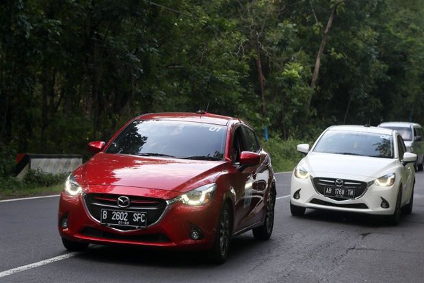 Menjajal Fitur Mazda...