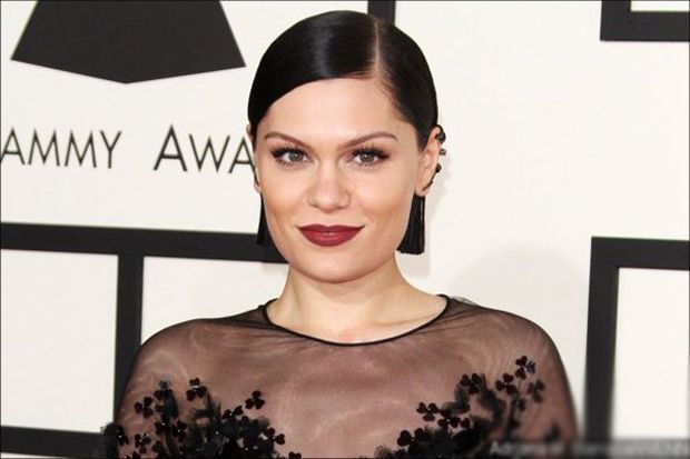 Jessie J Tampil Emosional...