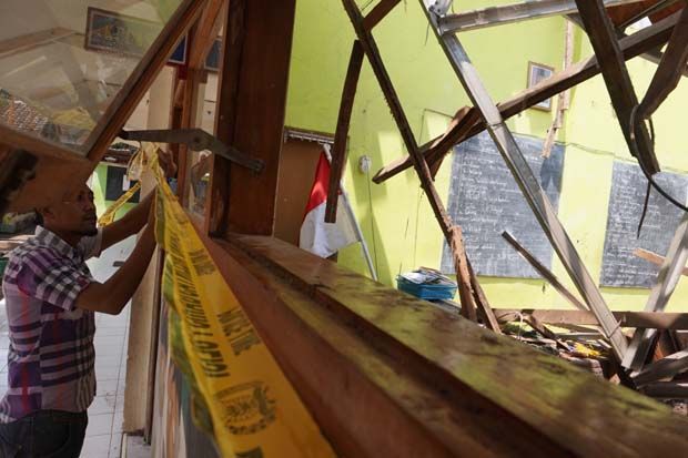 Ruang Kelas Rusak, Delapan...
