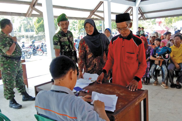 Tiga Desa Boikot Dana...