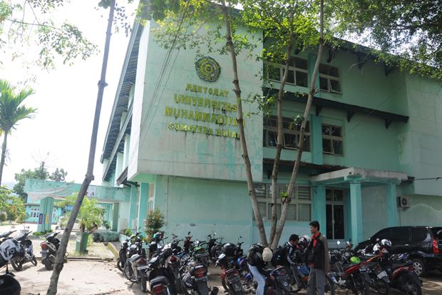 Injak Alquran, Dosen...