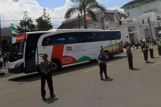 Pelajar dan Warga Bandung...